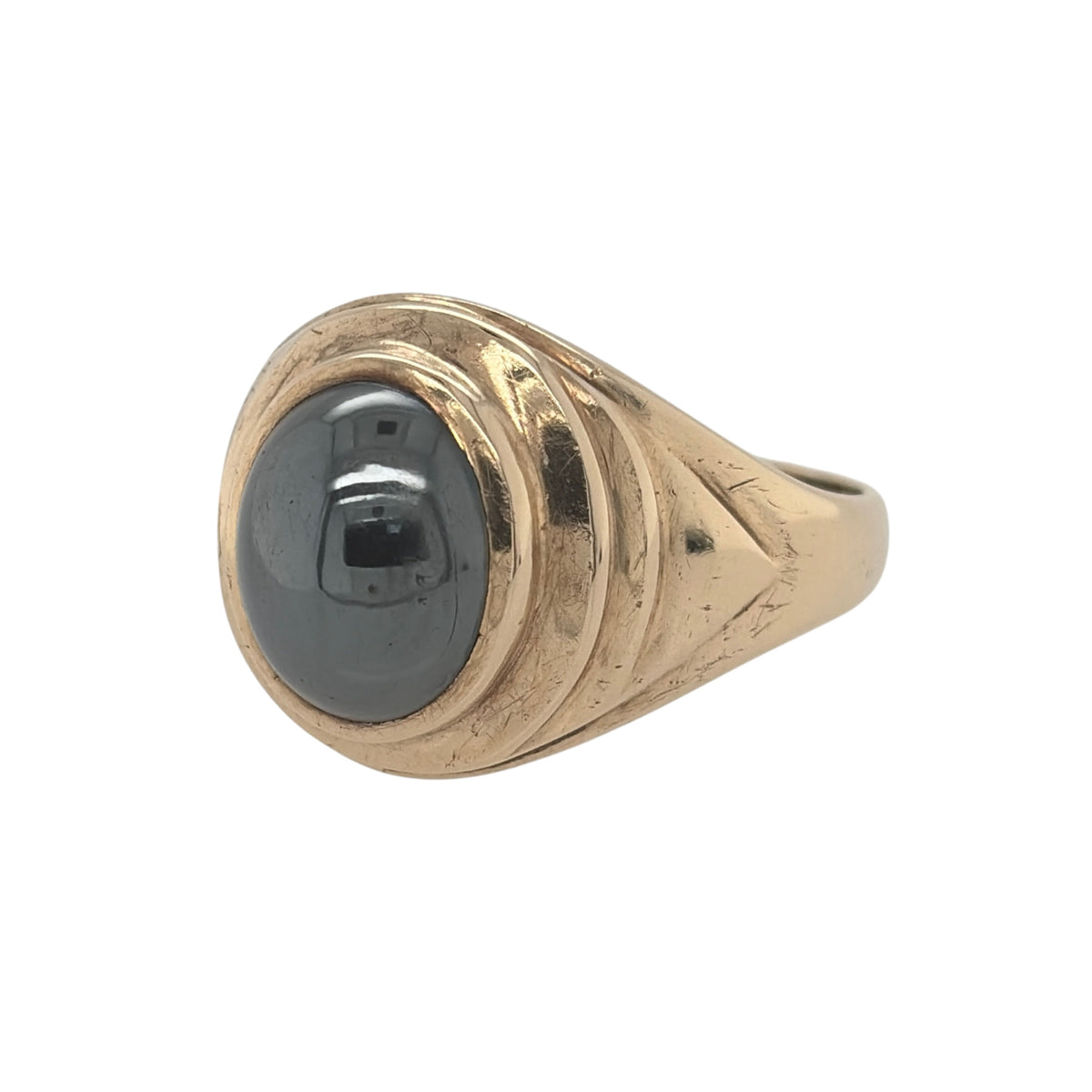 This pre-owned 9ct yellow gold hematite signet ring is a classic design, featuring a dark oval hematite stone set into a substantial yellow gold setting.

Design: Featuring a traditional oval signet-style design, this ring showcases a dark hematite stone set within warm 9ct yellow gold.
Material: Made from 9-carat yellow gold.
Gemstone Detail: Set with an oval hematite stone measuring approximately 11mm by 9mm.