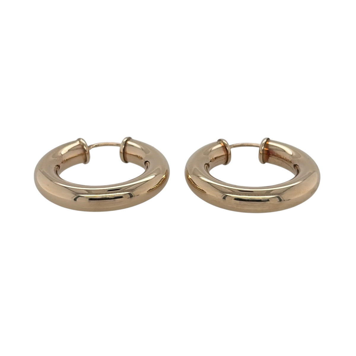 This pre-owned 9ct yellow gold plain hoop creole earrings are a classic design, featuring a simple rounded profile with a polished finish.

Design: Featuring a traditional plain hoop creole design, these earrings have a smooth profile finished in warm 9ct yellow gold.
Material: Made from 9-carat yellow gold.
Earring Detail: Each hoop measures approximately 26mm in diameter.
Size & Weight: Total weight 3.30 grams.