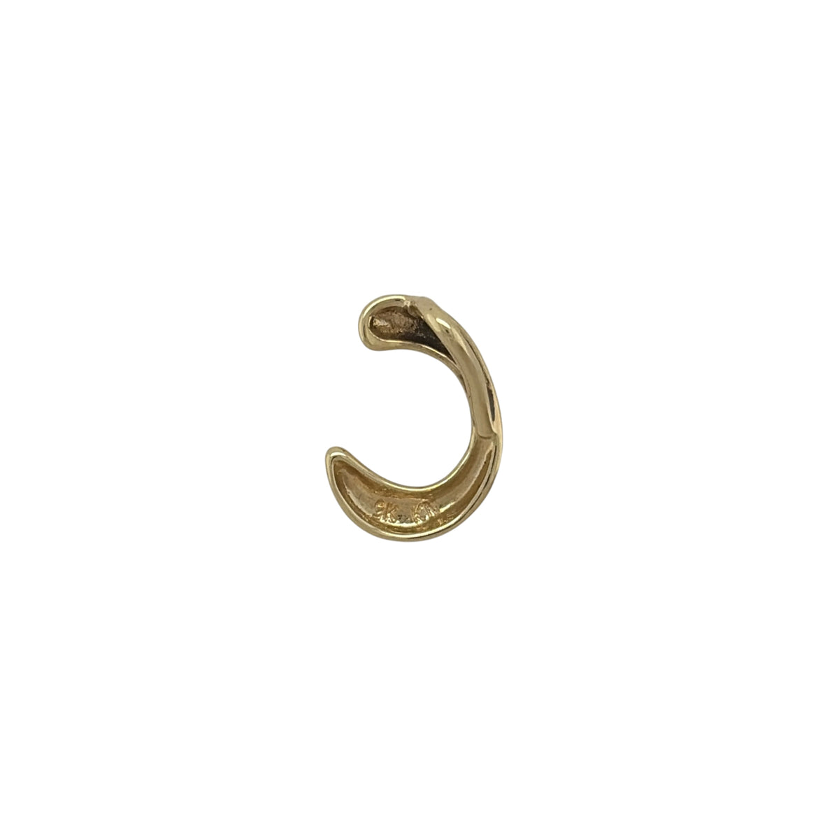 This pre-owned 9ct yellow gold initial ‘C’ pendant is a simple and personal design, featuring a classic letter-shaped profile.

Design: Featuring the initial ‘C’, this pendant has a simple polished design finished in warm 9ct yellow gold.
Material: Made from 9-carat yellow gold.
Pendant Detail: The pendant measures approximately 12mm by 9mm, with a bail measuring approximately 4mm by 2mm.
Size & Weight: Total weight 0.60 grams.