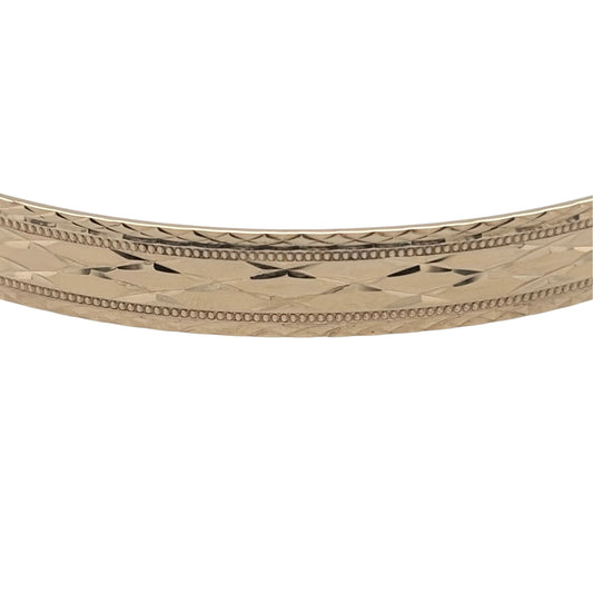 This pre-owned 9ct yellow gold patterned expanding bangle is a substantial design, featuring decorative detailing with an adjustable expanding profile.

Design: Featuring decorative patterned detailing, this bangle has a traditional expanding design finished in warm 9ct yellow gold.
Material: Made from 9-carat yellow gold.
Bangle Detail: The bangle measures approximately 7mm wide and features an expanding design for an adjustable fit.