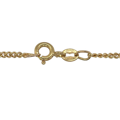 This pre-owned 9ct yellow gold curb chain is a classic design, featuring traditional interlocking links with a warm yellow gold finish.

Design: Featuring a traditional curb link design, this chain has a simple and versatile profile finished in warm 9ct yellow gold.
Material: Made from 9-carat yellow gold.
Chain Detail: The curb links measure approximately 1mm wide.
Size & Weight: Chain measures approximately 20 inches long. Total weight 4.30 grams.