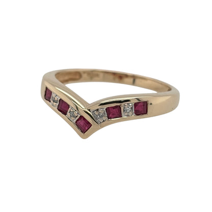 This pre-owned 9ct yellow gold diamond and ruby wishbone ring is a classic gemstone design, featuring a curved wishbone profile with contrasting ruby and diamond detailing.

Design: Featuring a traditional wishbone shape, this ring combines ruby and diamond detailing across the front in warm 9ct yellow gold.
Material: Made from 9-carat yellow gold.
Gemstone Detail: Set with rubies and diamonds across the wishbone design.
Ring Detail: The front of the band measures approximately 4mm wide.