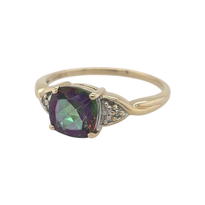 This pre-owned 9ct yellow gold diamond and mystic topaz ring is a colourful gemstone design, featuring a cushion cut mystic topaz with diamond detailing.

Design: Featuring a cushion cut mystic topaz as the centrepiece, this ring combines colourful gemstone tones with diamond detailing in warm 9ct yellow gold.
Material: Made from 9-carat yellow gold.
Gemstone Detail: Set with a cushion cut mystic topaz measuring approximately 7mm by 7mm, complemented by diamond detailing.