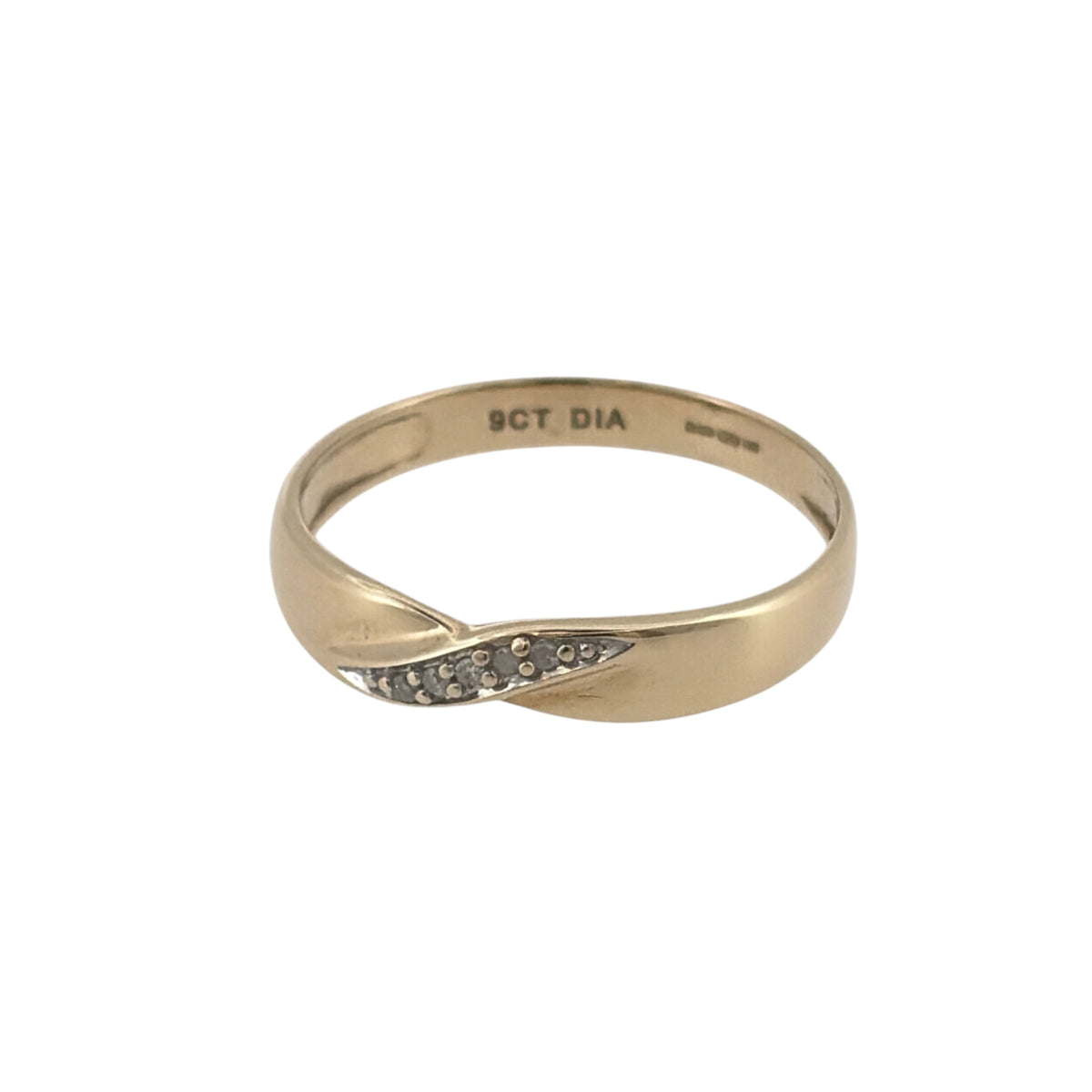 This pre-owned 9ct yellow gold diamond twist band ring is a classic design, featuring a flowing twisted profile with diamond detailing.

Design: Featuring a decorative twist design, this ring has a curved flowing profile finished in warm 9ct yellow gold with diamond detailing.
Material: Made from 9-carat yellow gold.
Gemstone Detail: Set with diamonds within the twisted band design.
Ring Detail: The band measures approximately 4mm wide.
Size & Weight: Ring size N. Total weight 1.40 grams.