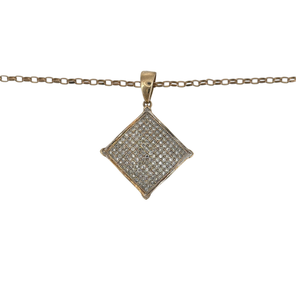 This pre-owned 9ct yellow gold diamond square cluster pendant necklace is a distinctive design, featuring a square diamond-set centrepiece on a classic belcher chain.

Design: Featuring a square cluster design, this pendant showcases diamond detailing within a bold geometric setting finished in warm 9ct yellow gold.
Material: Made from 9-carat yellow gold.
Gemstone Detail: Set with diamonds across the square cluster design.
