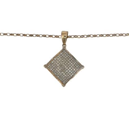This pre-owned 9ct yellow gold diamond square cluster pendant necklace is a distinctive design, featuring a square diamond-set centrepiece on a classic belcher chain.

Design: Featuring a square cluster design, this pendant showcases diamond detailing within a bold geometric setting finished in warm 9ct yellow gold.
Material: Made from 9-carat yellow gold.
Gemstone Detail: Set with diamonds across the square cluster design.