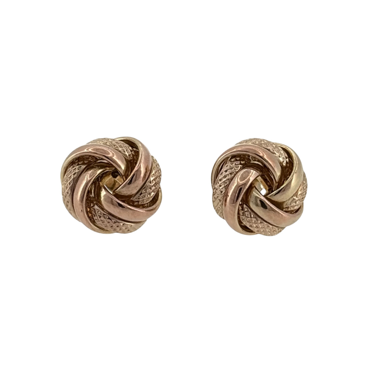 This pre-owned 9ct yellow gold knot stud earrings are a classic design, featuring an interwoven knot-style shape with a warm yellow gold finish.
Design: Featuring a traditional knot design, these stud earrings have an interwoven appearance that creates a simple yet decorative finish.
Material: Made from 9-carat yellow gold.
Earring Detail: Each knot stud measures approximately 12mm.