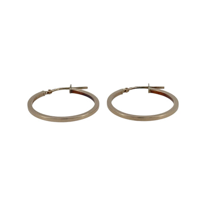 This pre-owned 9ct yellow gold plain hoop creole earrings are a classic design, featuring a simple rounded profile with a polished finish.
Design: Featuring a traditional plain hoop creole design, these earrings have a smooth profile finished in warm 9ct yellow gold.
Material: Made from 9-carat yellow gold.
Earring Detail: Each hoop measures approximately 22mm in diameter.
Size & Weight: Total weight 0.80 grams.