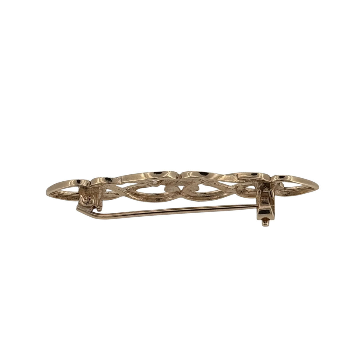This pre-owned 9ct yellow gold open patterned brooch is a decorative design, featuring intricate open detailing with a warm yellow gold finish.
Design: Featuring an open patterned design, this brooch has a decorative elongated profile finished in warm 9ct yellow gold.
Material: Made from 9-carat yellow gold.
Brooch Detail: The brooch measures approximately 40mm by 10mm.
Size & Weight: Total weight 2.30 grams.