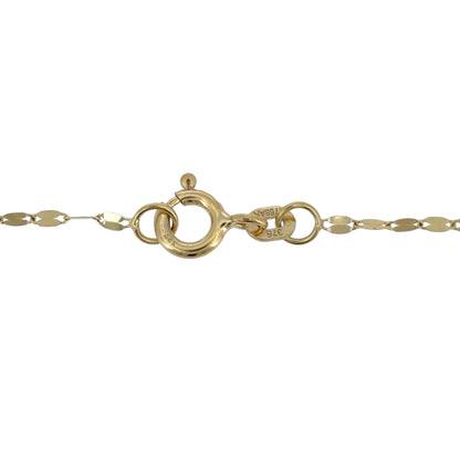 This pre-owned 9ct yellow gold flat circle disc necklace is a distinctive design, featuring linked flat discs with a warm yellow gold finish.
Design: Featuring a series of flat circular disc links, this necklace has a simple yet decorative profile finished in warm 9ct yellow gold.
Material: Made from 9-carat yellow gold.
Chain Detail: The flat circle disc links measure approximately 4mm wide.
Size & Weight: Necklace measures approximately 17 inches long. Total weight 1 gram.