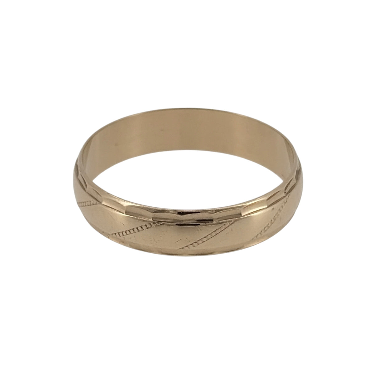 This pre-owned 9ct yellow gold patterned band ring is a classic design, featuring a D-shaped profile with decorative detailing.
Design: Featuring a patterned finish, this ring has a traditional D-shaped band with decorative detailing across the design.
Material: Made from 9-carat yellow gold.
Ring Detail: The D-shaped band measures approximately 6mm wide.
Size & Weight: Ring size Z+3. Total weight 3.80 grams.