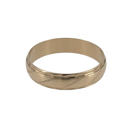 This pre-owned 9ct yellow gold patterned band ring is a classic design, featuring a D-shaped profile with decorative detailing.
Design: Featuring a patterned finish, this ring has a traditional D-shaped band with decorative detailing across the design.
Material: Made from 9-carat yellow gold.
Ring Detail: The D-shaped band measures approximately 6mm wide.
Size & Weight: Ring size Z+3. Total weight 3.80 grams.