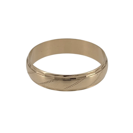 This pre-owned 9ct yellow gold patterned band ring is a classic design, featuring a D-shaped profile with decorative detailing.
Design: Featuring a patterned finish, this ring has a traditional D-shaped band with decorative detailing across the design.
Material: Made from 9-carat yellow gold.
Ring Detail: The D-shaped band measures approximately 6mm wide.
Size & Weight: Ring size Z+3. Total weight 3.80 grams.