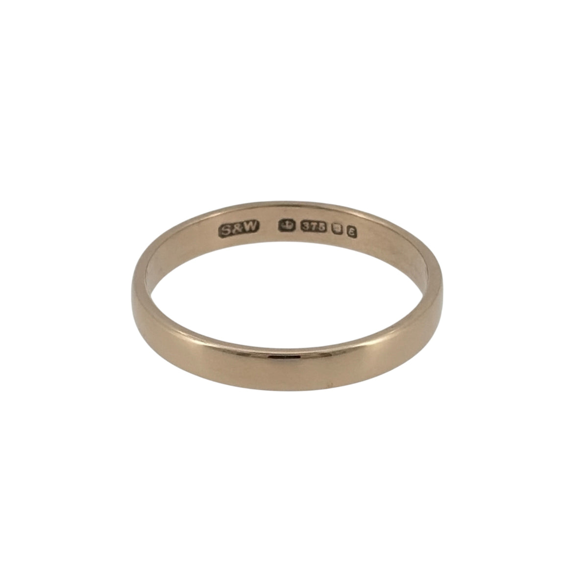 This pre-owned 9ct yellow gold wedding band ring is a timeless design, featuring a classic 3mm wide profile.
Design: Featuring a traditional wedding band design, this ring has a clean and understated finish in warm 9ct yellow gold.
Material: Made from 9-carat yellow gold.
Ring Detail: The band measures approximately 3mm wide.
Size & Weight: Ring size K. Total weight 1.40 grams.
A classic pre-owned 9ct yellow gold wedding band ring, combining a timeless design with a slim 3mm wide profile.