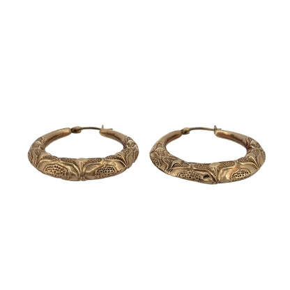 Add a classic patterned finish to your jewellery collection with these pre-owned 9ct yellow gold hoop creole earrings, featuring decorative detailing across a timeless circular design.

Design: The earrings feature a classic hoop creole shape with patterned detailing, adding texture and visual interest to the traditional gold hoop style.
Material: Made from 9-carat yellow gold, the warm gold tone complements the decorative pattern and gives the earrings a timeless appearance.