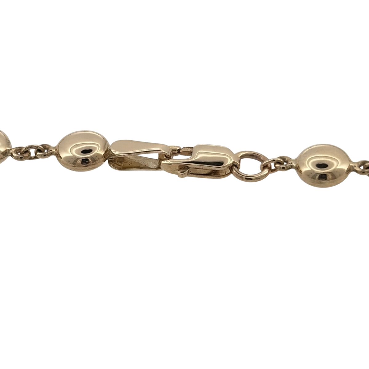 Add a classic gold design to your jewellery collection with this pre-owned 9ct yellow gold ball link bracelet, featuring distinctive rounded links and a versatile style for everyday wear.
Design: The bracelet features a traditional ball link design, with rounded links creating a simple yet eye-catching look that can be worn alone or alongside other gold bracelets and bangles.