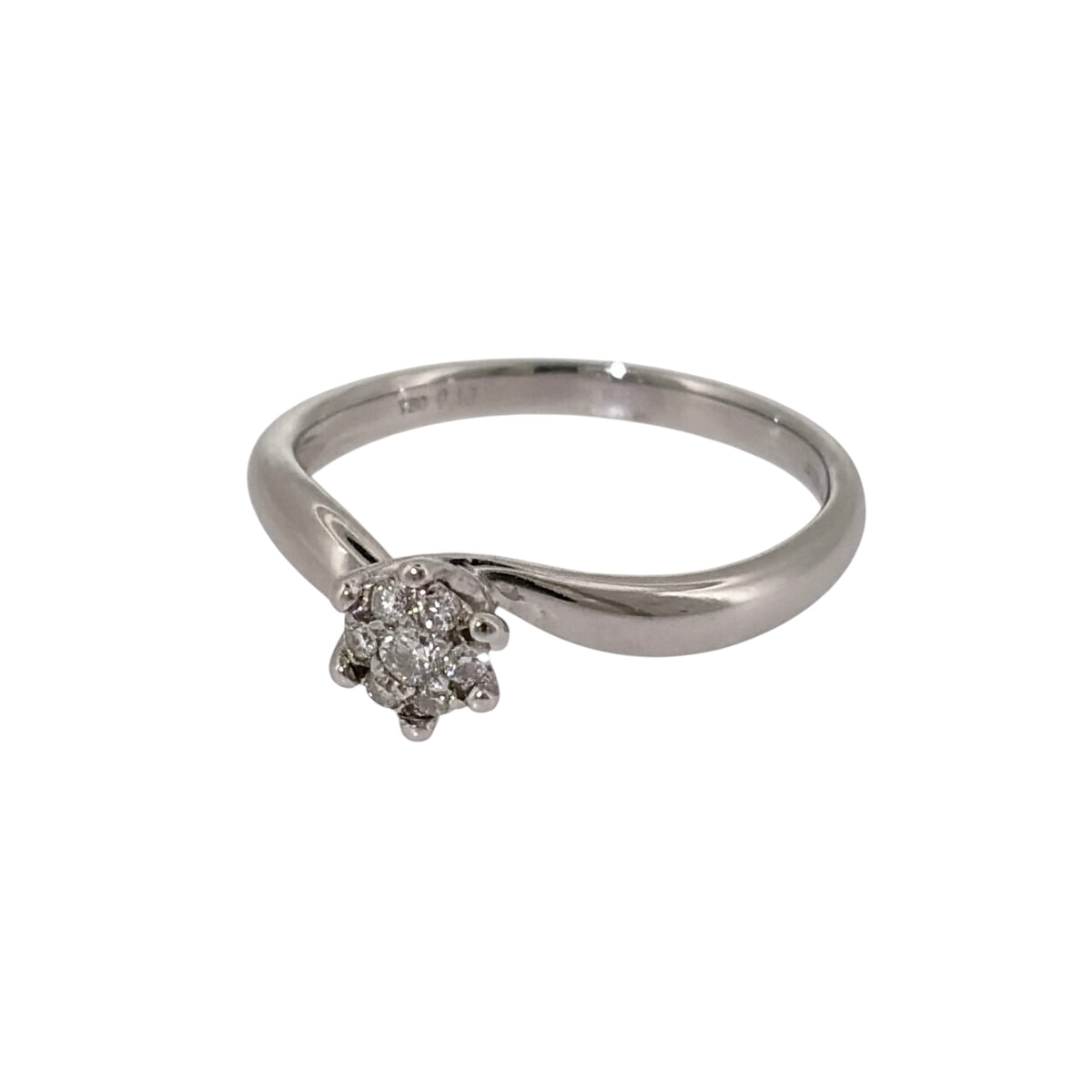 Add delicate diamond detail to your jewellery collection with this pre-owned 18ct white gold diamond flower cluster twist ring, featuring a small round floral-inspired cluster with elegant twisted shoulders.

Design: The ring features a round flower-style diamond cluster at the centre, complemented by a twist design through the shoulders for a distinctive and elegant appearance.