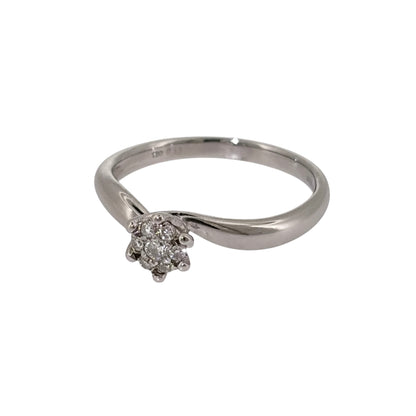 Add delicate diamond detail to your jewellery collection with this pre-owned 18ct white gold diamond flower cluster twist ring, featuring a small round floral-inspired cluster with elegant twisted shoulders.

Design: The ring features a round flower-style diamond cluster at the centre, complemented by a twist design through the shoulders for a distinctive and elegant appearance.