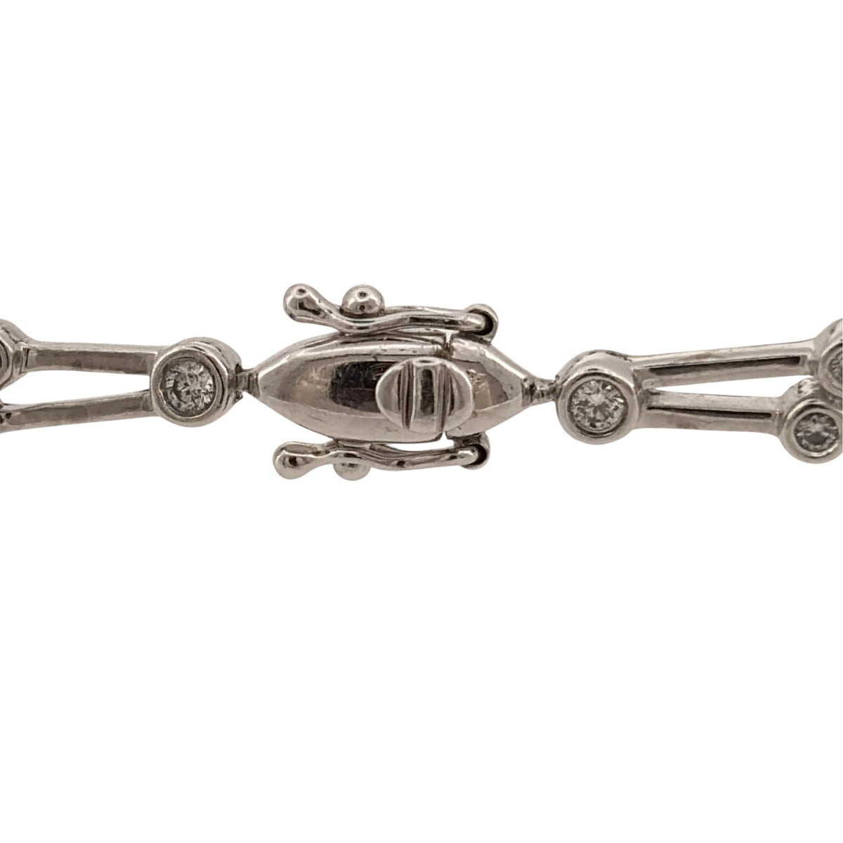 Add timeless diamond detail to your jewellery collection with this pre-owned 18ct white gold double-row diamond bracelet, featuring approximately 0.76ct of total diamond content in an elegant and eye-catching design.
Design: The bracelet features a double-row design with diamonds arranged across two lines, creating a refined and luxurious appearance that beautifully showcases the stones.