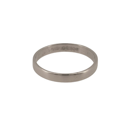 Choose a timeless symbol of commitment with this pre-owned 9ct white gold wedding band ring, featuring a classic 3mm width and a simple, versatile design for everyday wear.

Design: The ring features a traditional plain wedding band design with a clean profile, making it easy to wear alone or alongside an engagement ring.
Material: Made from 9-carat white gold, the bright finish gives the band a classic and understated appearance that pairs easily with other white gold jewellery.