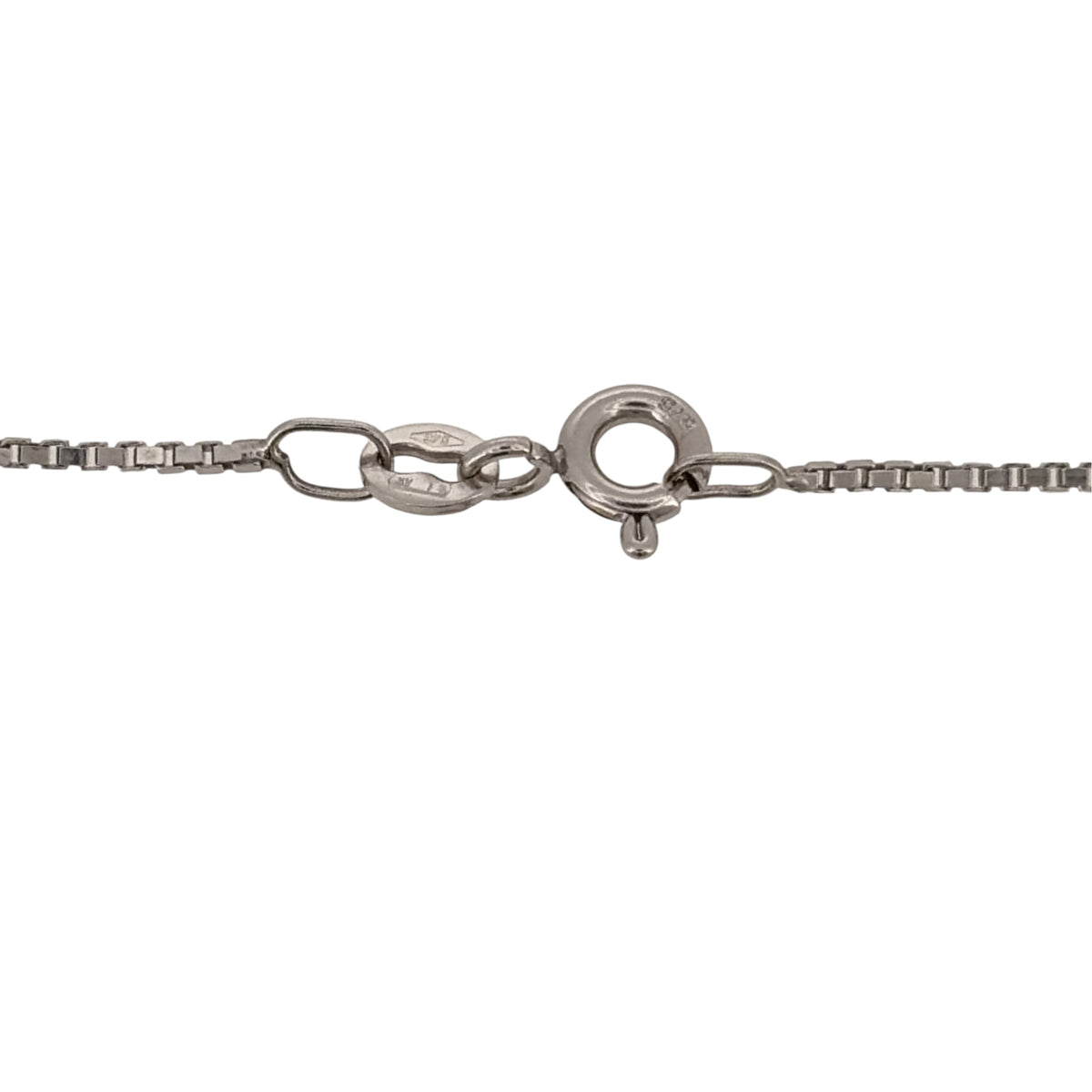 Add a versatile white gold chain to your jewellery collection with this pre-owned 9ct white gold box chain, featuring a classic square link design and a neat 16-inch length.
Design: The chain features the traditional box link, formed from closely connected square-shaped links for a clean and structured appearance.
Material: Made from 9-carat white gold, the bright finish gives the chain a timeless and versatile look that pairs easily with other white gold jewellery.