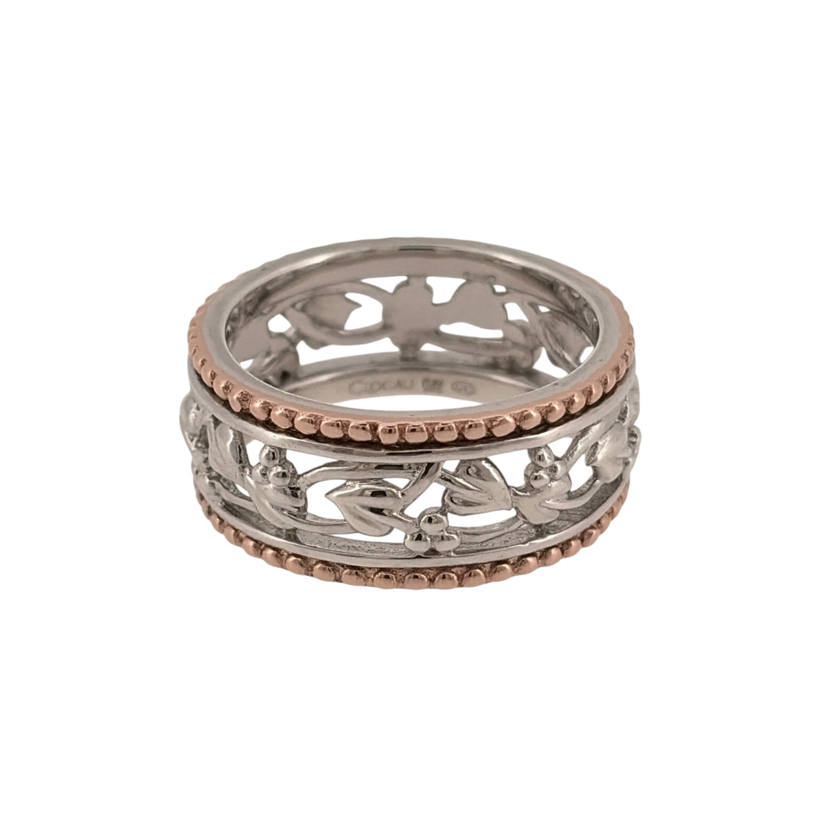 Add distinctive Welsh-inspired detail to your jewellery collection with this pre-owned Clogau Tree of Life ring, combining 925 sterling silver, 9ct rose gold detailing and a wide open design with decorative beaded edges.

Design: The ring features Clogau’s recognisable Tree of Life motif in an open band design, finished with beaded detailing along the edges for added texture and character.
Material: Made from 925 sterling silver with 9-carat rose gold Clogau detailing