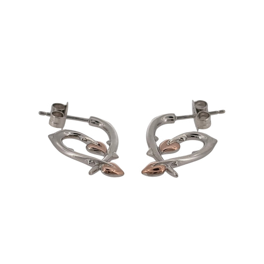 Add classic Welsh-inspired style to your jewellery collection with these pre-owned Clogau Tree of Life Heart earrings, combining 925 sterling silver with 9ct rose gold detailing in a distinctive heart-shaped design.

Design: The earrings feature a heart-shaped design incorporating Clogau’s recognisable Tree of Life motif, with flowing detailing creating an elegant and decorative appearance.