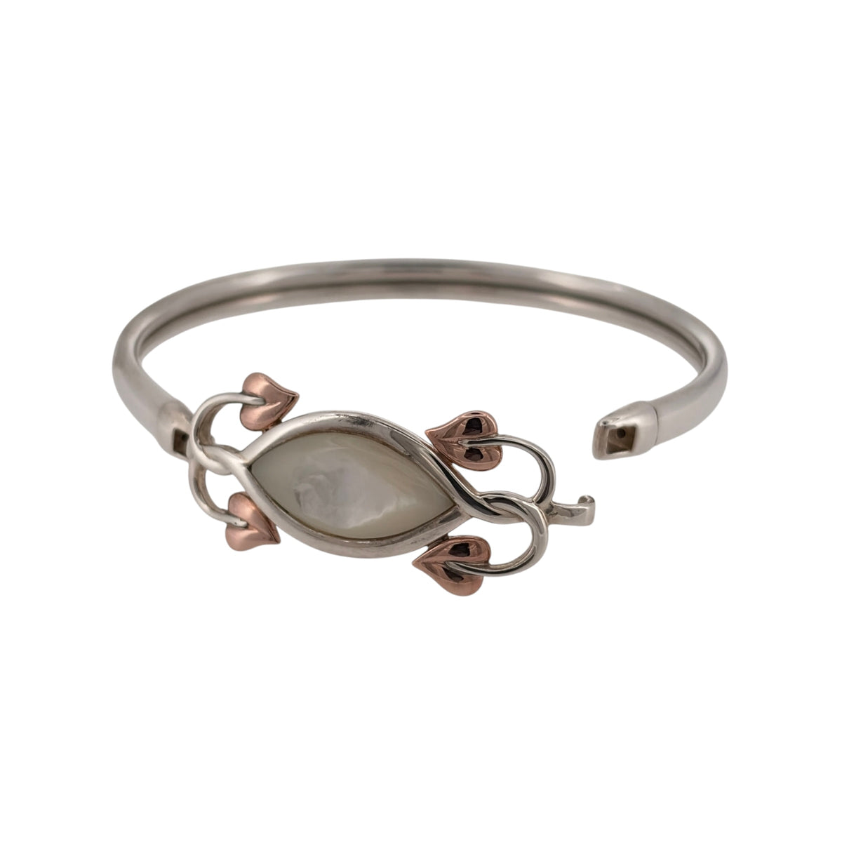 Add an elegant Welsh-inspired piece to your jewellery collection with this pre-owned Clogau Tree of Life bangle, combining 925 sterling silver, 9ct rose gold detailing and a beautiful mother of pearl centre.

Design: The bangle features Clogau’s recognisable Tree of Life motif surrounding the central mother of pearl, creating a detailed and distinctive focal point.