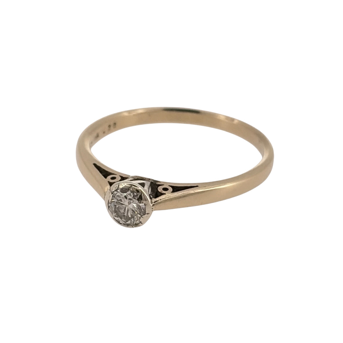 Add timeless elegance to your jewellery collection with this pre-owned 9ct yellow gold diamond solitaire ring, featuring a brilliant-cut diamond in a classic single-stone design.

Design: The ring features a traditional solitaire design, allowing the central diamond to remain the main focal point for a simple and elegant appearance.
Material: Made from 9-carat yellow gold, the warm gold tone provides a classic setting for the brilliant-cut diamond.
