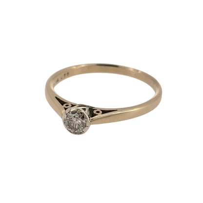 Add timeless elegance to your jewellery collection with this pre-owned 9ct yellow gold diamond solitaire ring, featuring a brilliant-cut diamond in a classic single-stone design.

Design: The ring features a traditional solitaire design, allowing the central diamond to remain the main focal point for a simple and elegant appearance.
Material: Made from 9-carat yellow gold, the warm gold tone provides a classic setting for the brilliant-cut diamond.