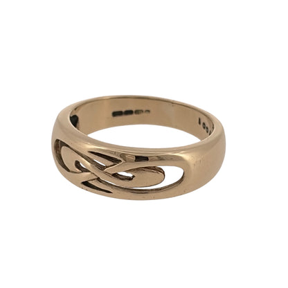 Add distinctive gold detail to your jewellery collection with this pre-owned 9ct yellow gold open weave band ring, featuring an interwoven design across the front.

Design: The ring features an open weave pattern, with interlocking gold sections creating a textured and eye-catching appearance.
Material: Made from 9-carat yellow gold, the warm gold tone highlights the open detailing and gives the ring a classic finish.