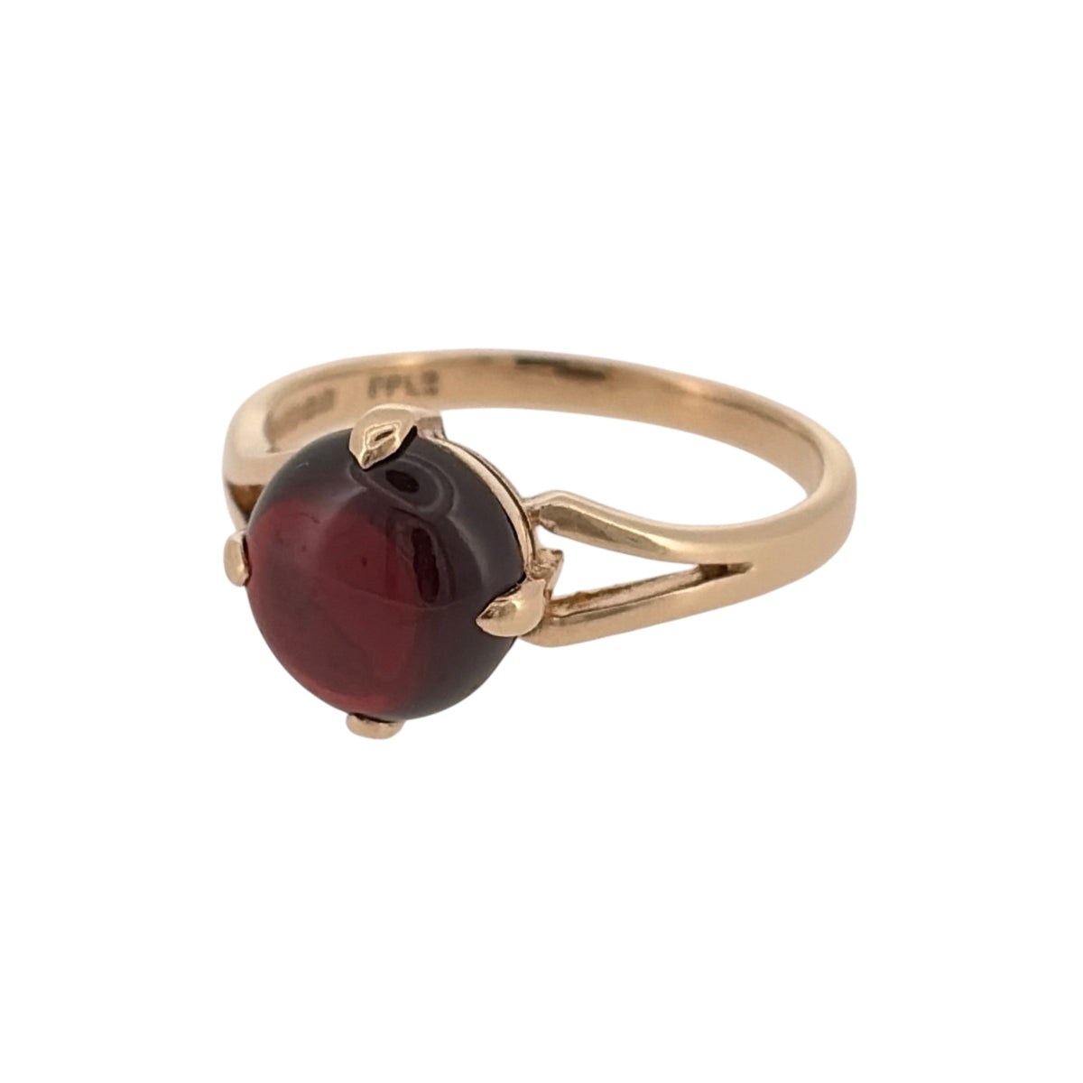 Add rich colour to your jewellery collection with this pre-owned 9ct yellow gold ring, featuring a round dark red stone as the central focal point.

Design: The ring features a classic single-stone design, with the round dark red stone creating a bold and eye-catching centre.
Material: Made from 9-carat yellow gold, the warm gold tone complements the deep red colour of the central stone.