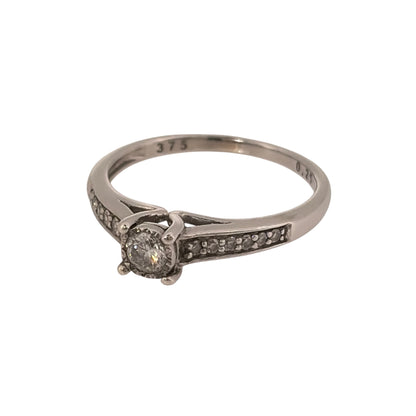 Add classic diamond detail to your jewellery collection with this pre-owned 9ct white gold diamond solitaire ring, featuring a central diamond of approximately 0.25ct with additional diamonds set along the shoulders.

Design: The ring features a classic solitaire-style design, with a central diamond forming the focal point and smaller diamonds along the shoulders adding extra detail.
Material: Made from 9-carat white gold, the bright white finish provides a timeless setting for the diamonds.