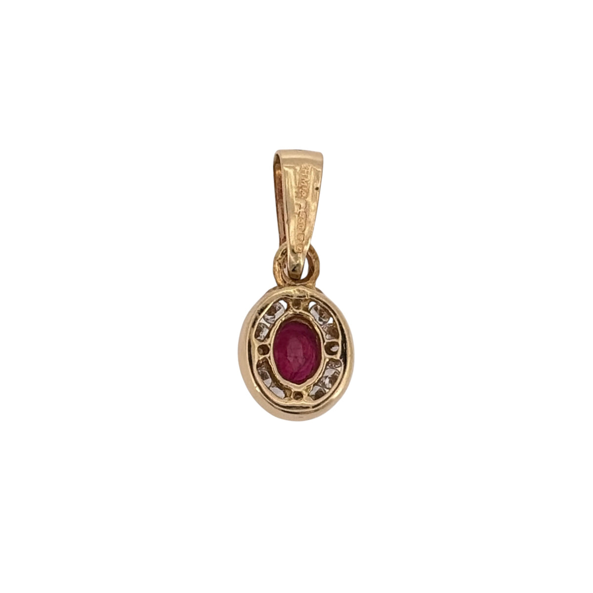 Add classic gemstone colour to your jewellery collection with this pre-owned 9ct yellow gold diamond and ruby cluster pendant, featuring an oval central ruby surrounded by diamond detailing.

Design: The pendant features a traditional cluster design, with an oval ruby forming the centre and diamond detailing arranged around it.
Material: Made from 9-carat yellow gold, the warm gold tone complements the rich red ruby and diamond-set design.
