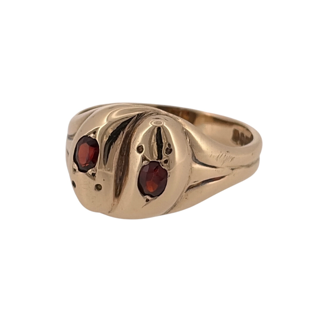 Add a distinctive statement piece to your jewellery collection with this pre-owned 9ct yellow gold double snake head ring, featuring two oval garnets within the design.

Design: The ring features a double snake head design, with two opposing snake heads forming the front of the ring and an oval garnet set into each.
Material: Made from 9-carat yellow gold, the warm gold tone complements the deep red colour of the garnets and highlights the detailed snake design.