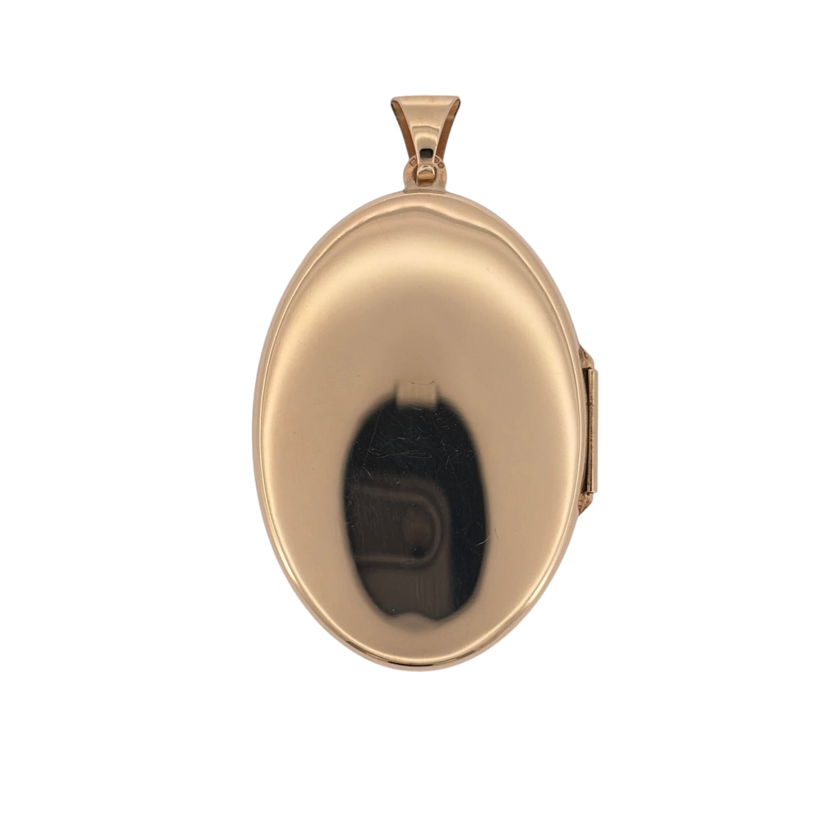 Add a traditional statement piece to your jewellery collection with this pre-owned 9ct yellow gold large oval locket, featuring decorative swirl-patterned detailing.

Design: The locket features a large oval shape with a decorative swirl pattern across the design, giving it a detailed and traditional appearance.
Material: Made from 9-carat yellow gold, the warm gold tone complements the patterned finish and classic locket style.