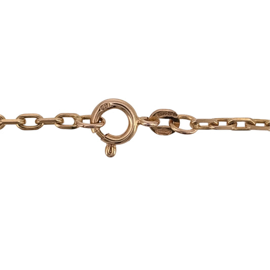 Add a classic gold chain to your jewellery collection with this pre-owned 9ct yellow gold faceted Belcher chain, featuring a detailed link finish and longer 24-inch length.

Design: The chain features a traditional Belcher link design with faceted detailing across the links, giving the classic style a more defined finish.
Material: Made from 9-carat yellow gold, the warm gold tone complements the faceted Belcher link design.