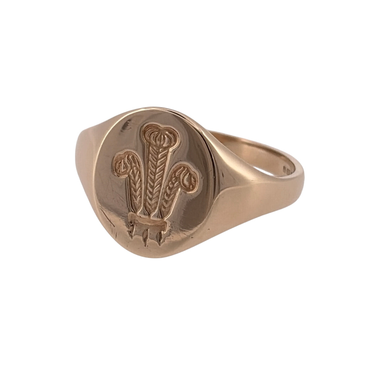 Add a traditional Welsh piece to your jewellery collection with this pre-owned 9ct yellow gold oval signet ring, featuring the distinctive Three Feathers emblem.

Design: The ring features a classic oval signet design with the Welsh Three Feathers emblem displayed across the front, creating a distinctive piece with strong Welsh character.
Material: Made from 9-carat yellow gold, the warm gold tone complements the traditional signet ring design.
