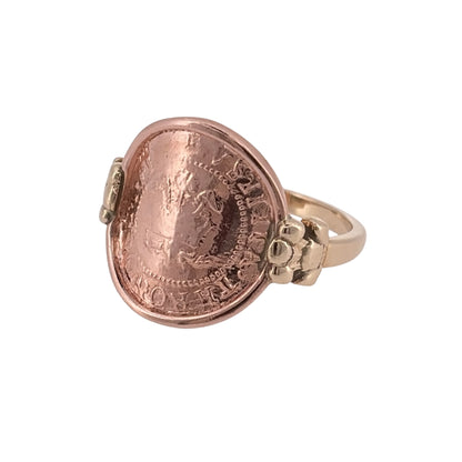 Add a distinctive Welsh piece to your jewellery collection with this pre-owned 9ct yellow and rose gold Clogau Three Feathers coin ring.

Design: The ring features a round coin-style front displaying the traditional Three Feathers design, creating a distinctive piece inspired by Welsh heritage.
Material: Made from 9-carat yellow and rose gold, the two-tone finish adds contrast and detail to the Clogau design.