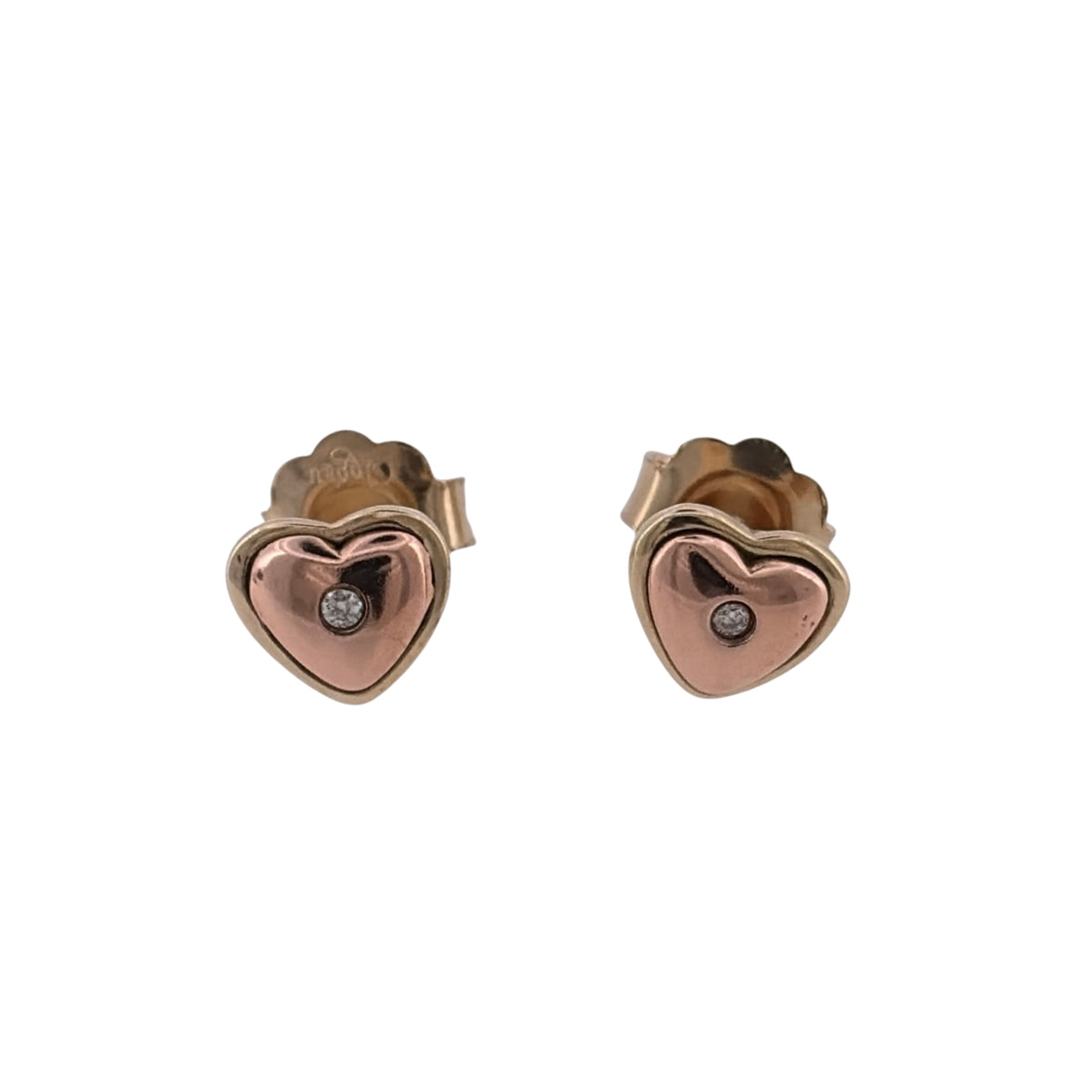 Add a meaningful Clogau design to your jewellery collection with these pre-owned 9ct yellow and rose gold diamond heart stud earrings.

Design: The earrings feature a delicate heart-shaped design, combining yellow and rose gold with diamond detailing for a classic and romantic appearance.
Material: Made from 9-carat yellow and rose gold, the contrasting gold tones highlight the heart-shaped Clogau design.