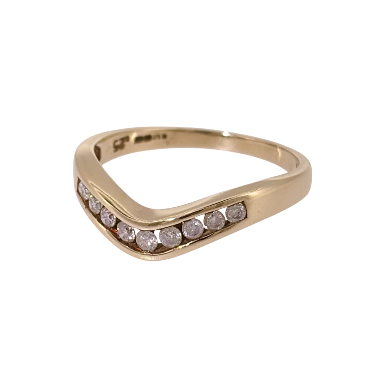 Add classic diamond detail to your jewellery collection with this pre-owned 9ct yellow gold diamond wishbone ring, featuring approximately 0.25ct of diamond content.

Design: The ring features a traditional wishbone-shaped design, with the gently pointed front creating a distinctive profile that can be worn alone or paired with other rings.
Material: Made from 9-carat yellow gold, the warm gold tone provides a classic setting for the diamond detailing.