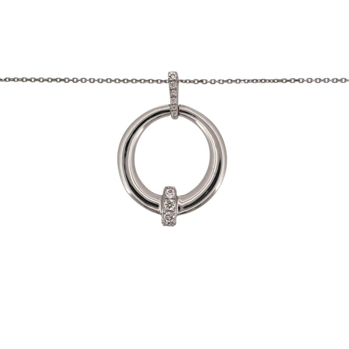 Add classic diamond detail to your jewellery collection with this pre-owned 9ct white gold round diamond pendant, presented on an adjustable trace chain.

Design: The necklace features a round pendant design with diamond detailing, creating a timeless and versatile appearance.
Material: Made from 9-carat white gold, the bright white finish complements the diamond-set design.
Diamond Detail: Diamonds are set within the round pendant, adding subtle detail to the design.
