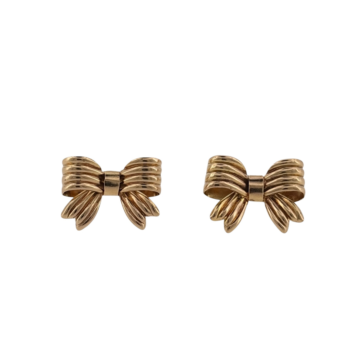 Add a charming gold detail to your jewellery collection with these pre-owned 9ct yellow gold bow stud earrings, featuring a classic bow-shaped design.

Design: The earrings feature a decorative bow design, creating a feminine and distinctive appearance while retaining a versatile stud style.
Material: Made from 9-carat yellow gold, the warm gold tone complements the classic bow-shaped design.