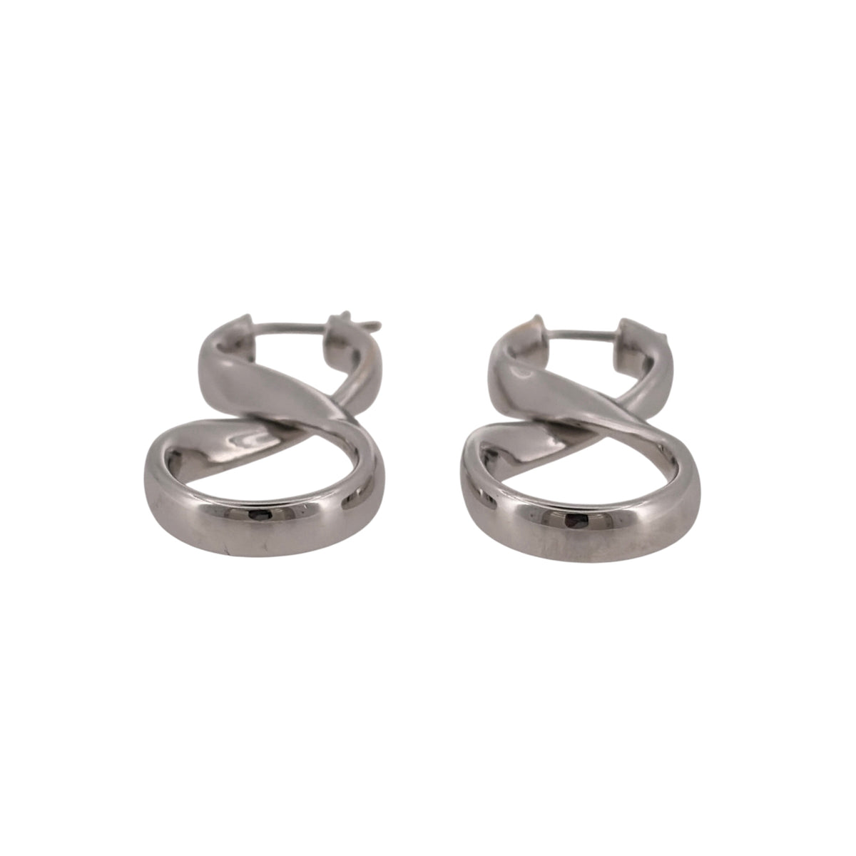 Add a distinctive white gold design to your jewellery collection with these pre-owned 9ct white gold infinity creole earrings, featuring a flowing infinity-inspired shape.

Design: The earrings feature an infinity-style creole design, with a flowing shape creating a modern alternative to traditional hoop earrings.
Material: Made from 9-carat white gold, the bright white finish gives the earrings a clean and versatile appearance.