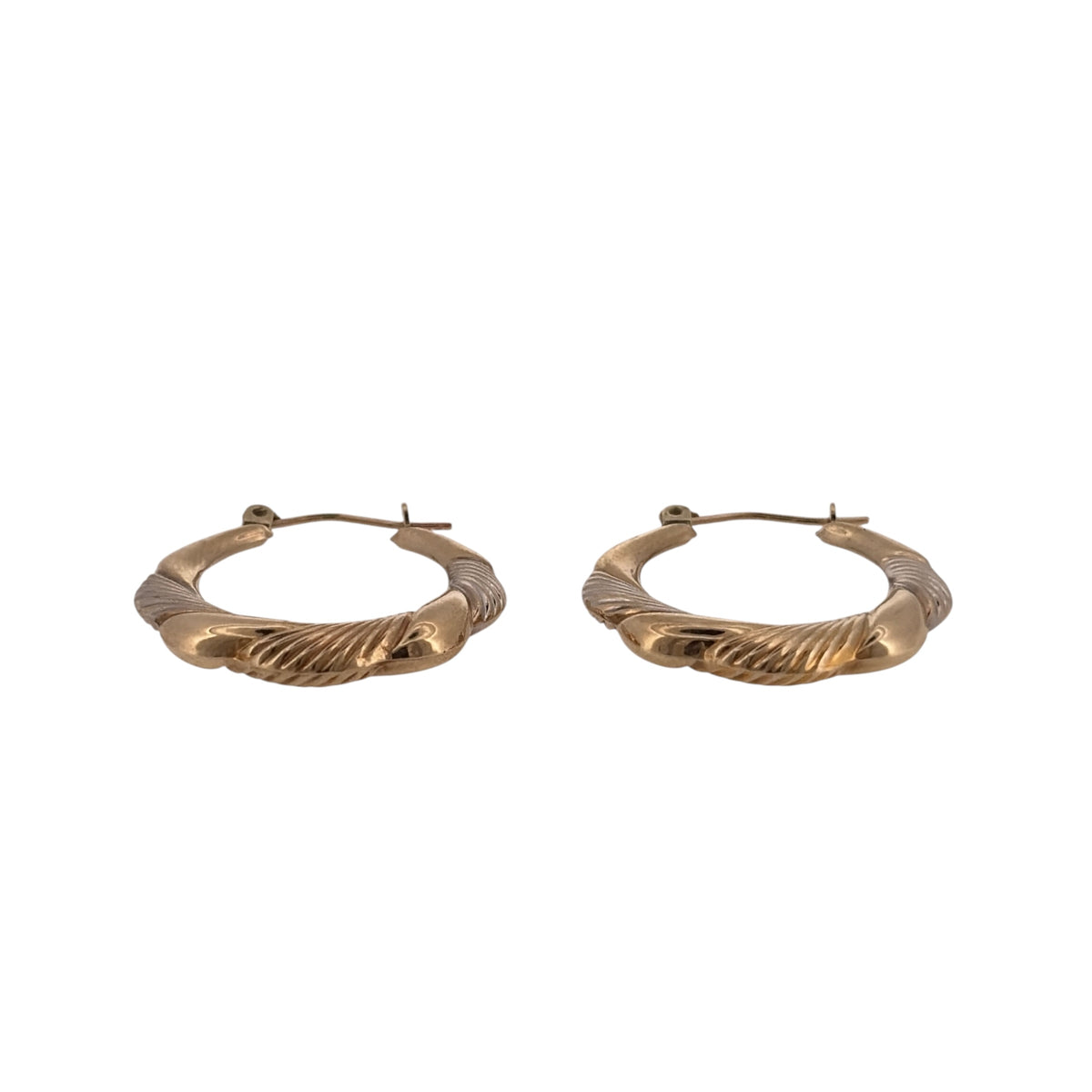 Add a distinctive two-tone design to your jewellery collection with these pre-owned 9ct yellow and white gold squared twisted hoop creole earrings.

Design: The earrings feature a squared hoop creole shape with a twisted design, combining contrasting gold tones for a detailed and distinctive appearance.
Material: Made from 9-carat yellow and white gold, the two-tone finish highlights the twisted detailing and squared profile.
