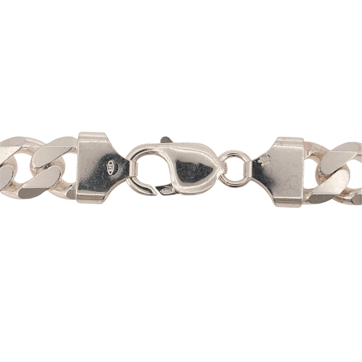 Add a substantial silver statement piece to your jewellery collection with this pre-owned 925 sterling silver curb chain, featuring a bold 11mm link width and longer 22-inch length.

Design: The chain features a traditional curb link design, with wide interlocking links creating a bold and timeless appearance suitable for wearing alone.
Material: Made from 925 sterling silver, the bright silver finish complements the classic curb link design.