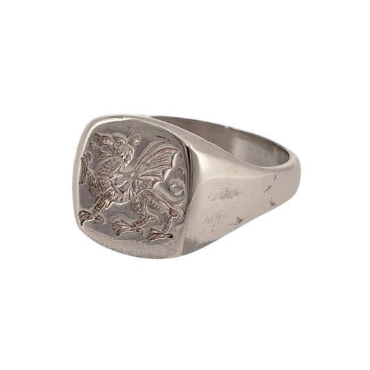 Add a traditional Welsh piece to your jewellery collection with this pre-owned 925 sterling silver Welsh Dragon square signet ring, featuring the iconic Welsh Dragon emblem.

Design: The ring features a classic square signet design with the Welsh Dragon displayed across the front, creating a bold and distinctive piece inspired by Welsh heritage.
Material: Made from 925 sterling silver, the bright silver finish complements the traditional signet ring design.