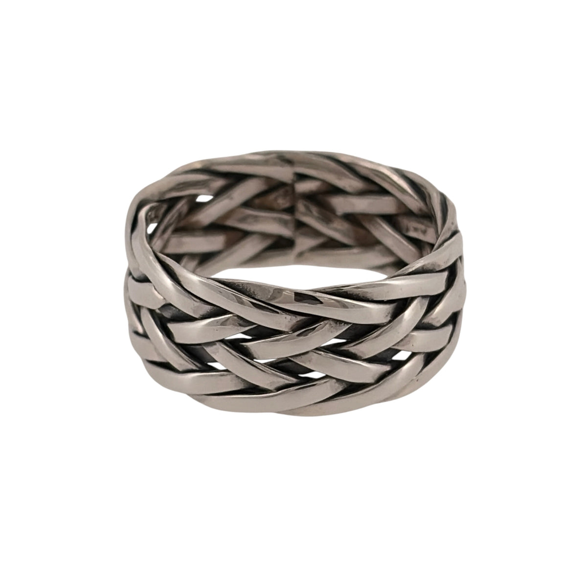 Add a traditional piece to your jewellery collection with this pre-owned 925 sterling silver Celtic woven band ring, featuring an intricate interlacing design and a substantial 9mm width.

Design: The ring features a Celtic-inspired woven pattern, with interlacing details creating a distinctive and timeless appearance.
Material: Made from 925 sterling silver, complementing the traditional Celtic design.