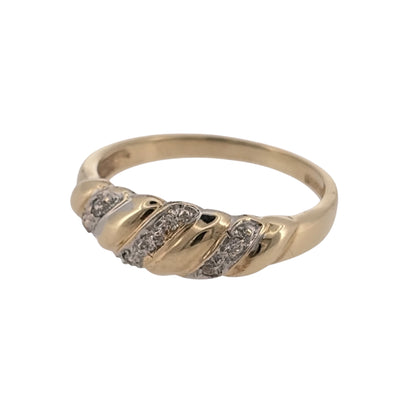 Add an elegant piece to your jewellery collection with this pre-owned 9ct yellow gold and cubic zirconia twist band ring, featuring a decorative twisted design with cubic zirconia detailing.

Design: The ring features a flowing twist band design, with cubic zirconia stones adding an attractive finishing touch to the classic yellow gold setting.
Material: Made from 9ct yellow gold, offering a warm gold finish that complements the cubic zirconia stones.