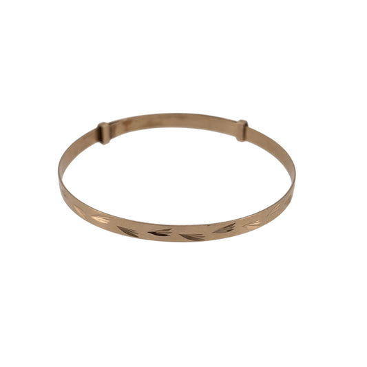 Add a traditional piece to your jewellery collection with this pre-owned 9ct yellow gold patterned expanding baby bangle, featuring delicate decorative detailing and an adjustable design.

Design: The bangle features a classic expanding design with patterned detailing, creating a timeless piece of jewellery traditionally given as a gift for a new baby or christening.
Material: Made from 9ct yellow gold, offering a warm gold finish that complements the decorative pattern.
